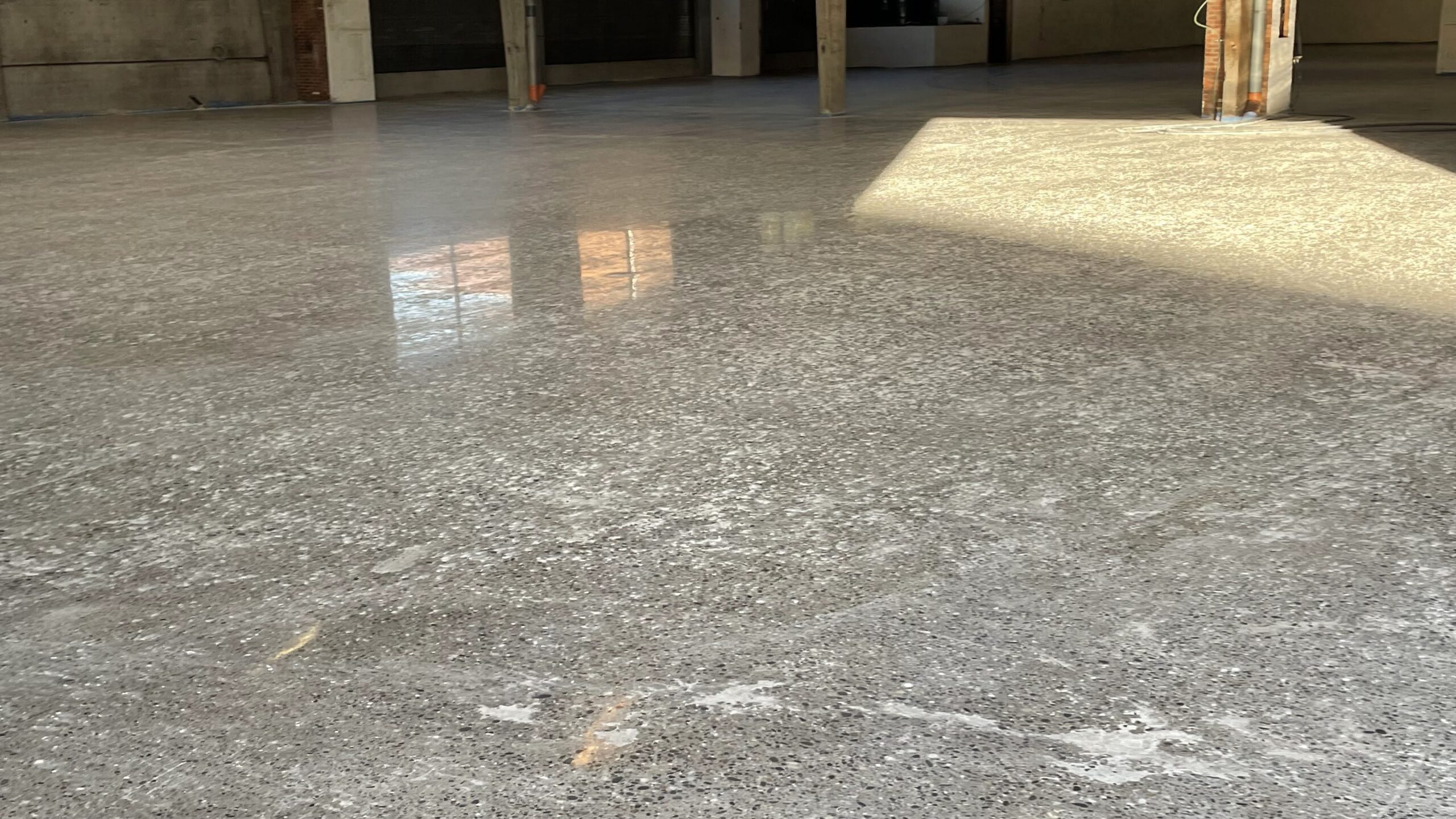 Een gepolijste vloer scheelt je uren schoonmaakwerk