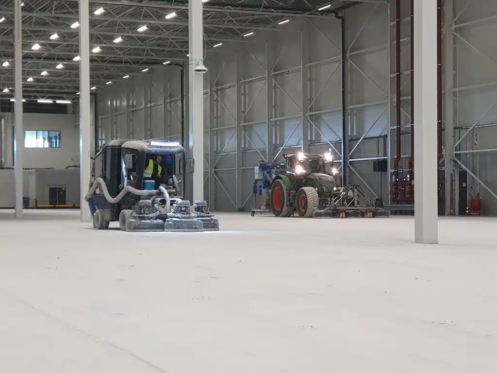 Voordelen betonvloerafwerking voor aannemers en bouwheren